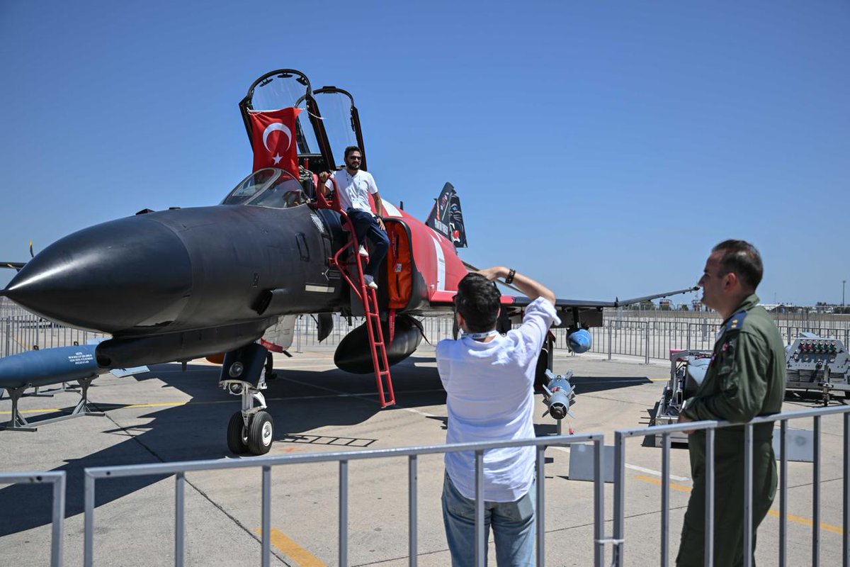 trthaber's tweet image. TRT'nin iletişim sponsoru olduğu #IDEF2025 bugün halka açıldı. İstanbul’daki fuara vatandaşların ilgisi yoğun.