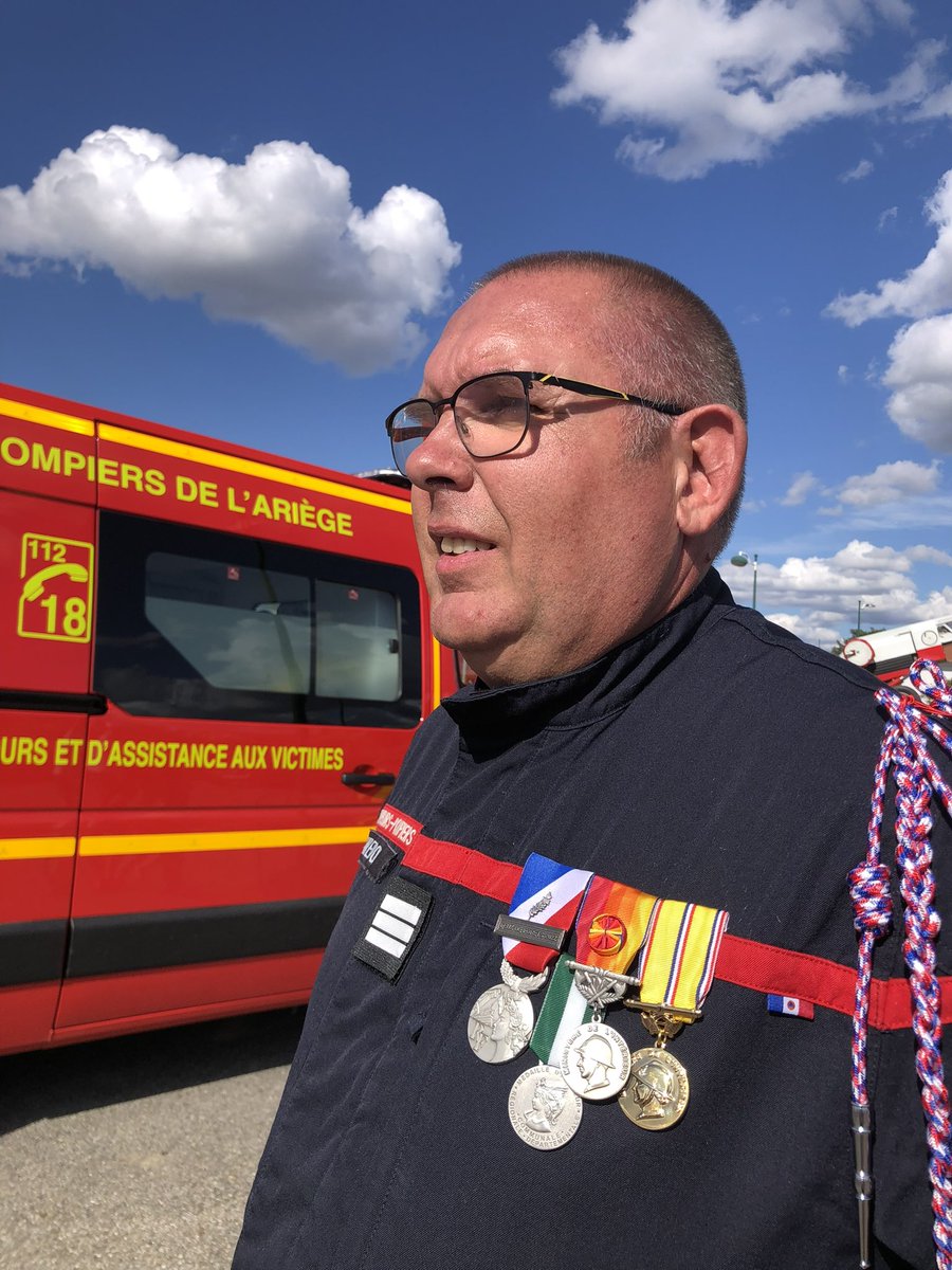 Quel honneur d’avoir reçu mes galons de capitaine des mains du <a href="/DG_SecCivile/">Julien Marion - DGSCGC</a> à l’occasion de sa visite au <a href="/sdis09/">SDIS09</a>.
#spv #capitaine
Merci <a href="/blanco_oblanco/">BLANCO</a> pour la confiance accordée.