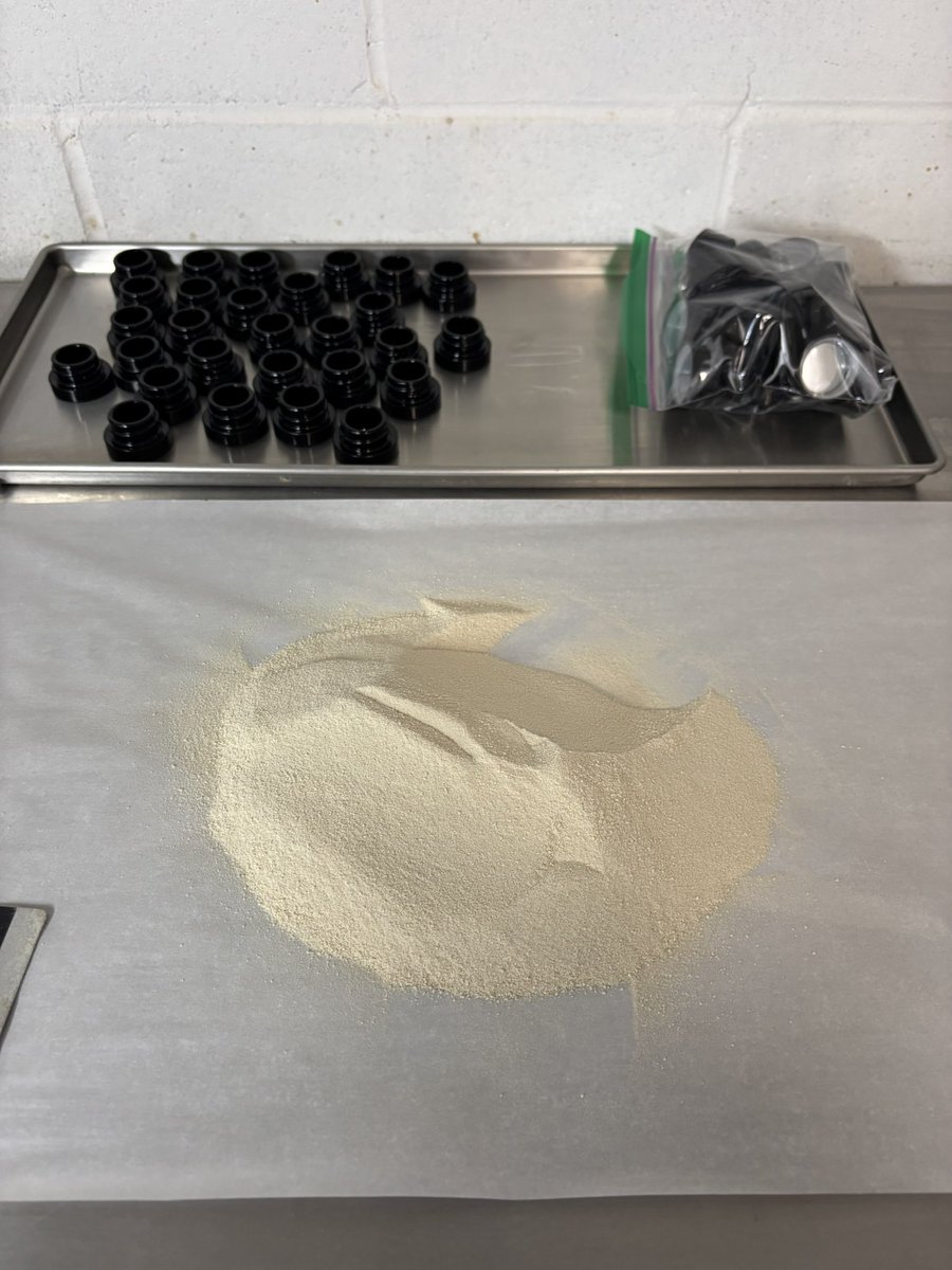 RecKziLe's tweet image. 7250g 🌪️ of Cran Z ✖️ Too Much Z #4
(1 of 2 fems out of my test pack for this) Wash #1 looking like we are landing around 3.1ish% to the good stuff ❄️
👃🏽: Sweet notes of sugar / candy & I want to say cranberry juice but its for sure giving more punch vibes 🥂