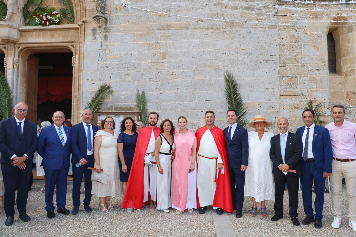 Ll_Galmes's tweet image. Emoció, devoció i identitat a la Triennal del Sant Crist d’Alcúdia. Un vincle que uneix generacions i que reforça el sentiment de poble.
La participació de la Mare de Déu de la Victòria, el silenci emocionat de la processó i la força de la memòria compartida fan d’aquesta…