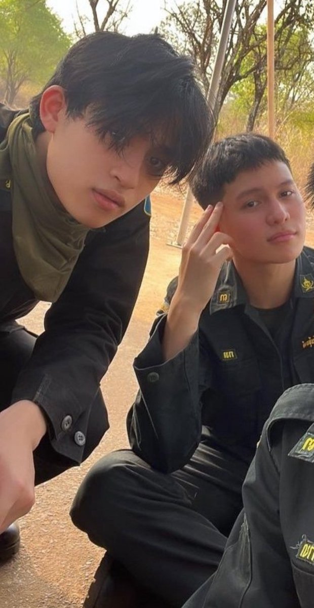Blooming155660's tweet image. William and Barcode sang Last Twilight and nobody recorded it π. Please release the footage.
#Williamjkp #barcodetin