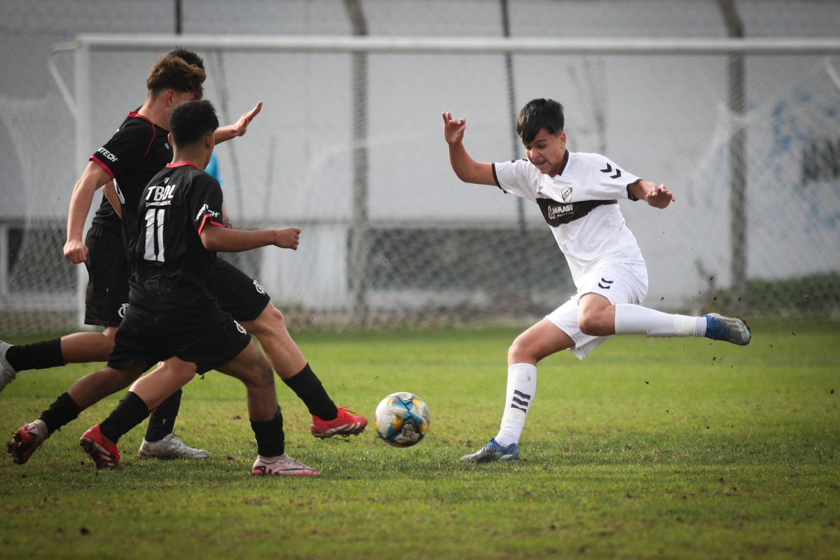 inferiorescap's tweet image. #JuvenilesLPF 🔚 Finales 🆚 Barracas Central

➡️ [V] #Cuarta: 2-1 (🦑⚽️📸 Valentino Buccolo y Mateo Quesada)
❌ Luca Ramírez falló un penal.

➡️ [L] #Séptima: 0-2

#SiemprePlatense🤎