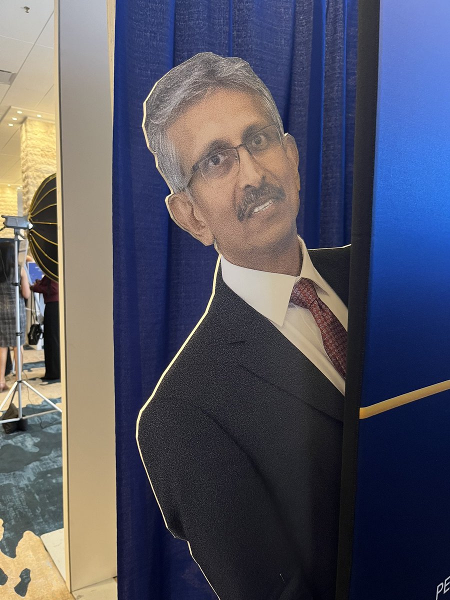 ShyamsA2's tweet image. #CVI2025 was such a great meeting! Great to meet new friends and old and learn from great cases full of clinical pearls! The cut-outs of the directors were a nice touch! @cvinnovations @esbrilakis @PaulSorajj74157