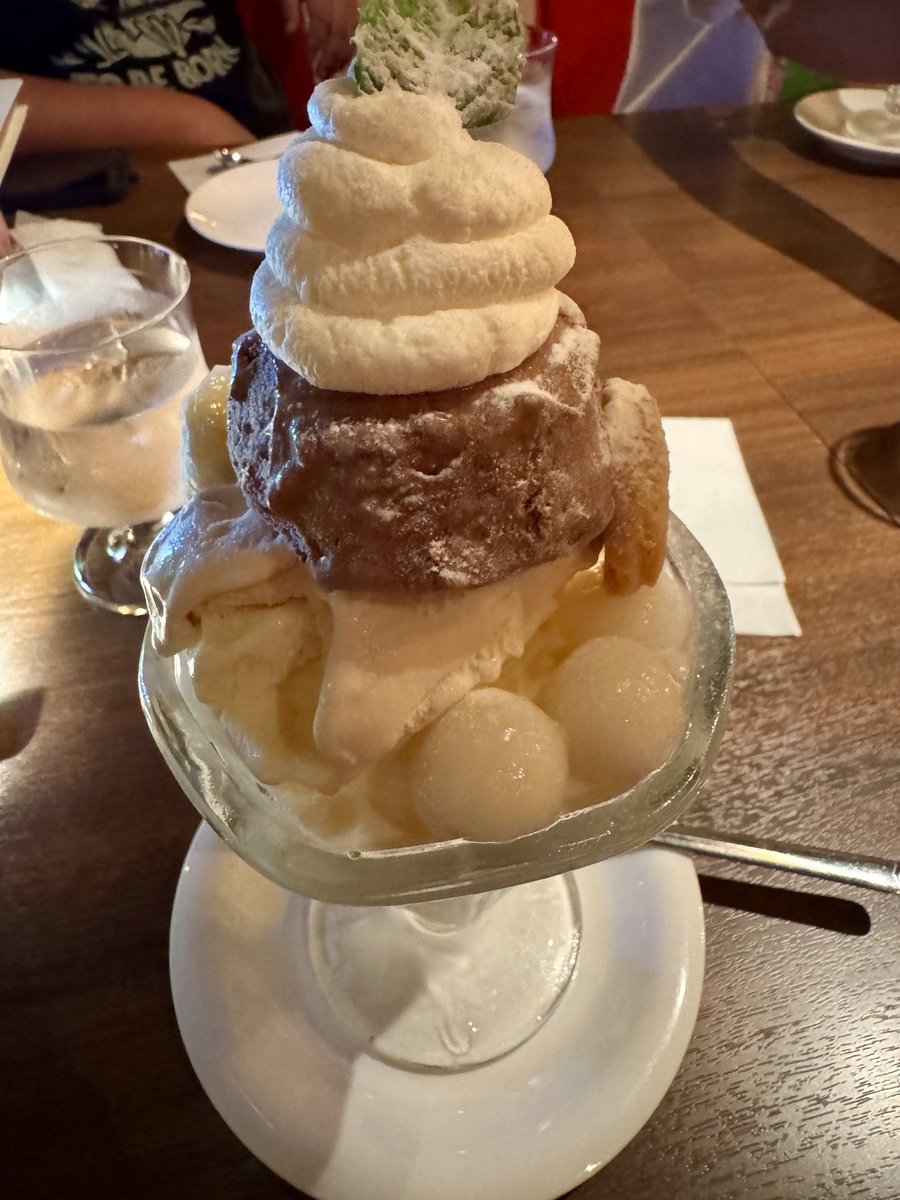fore_mob's tweet image. ジンギスカンからの夜パフェ