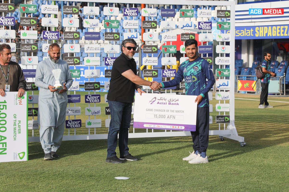 ACBofficials's tweet image. The Award Winners this Afternoon: 🏅
Etisalat PoTM - @AzmatOmarzay 3/31 (4) & 18 (12)
Azizi Bank Game Changer - Imran Mir 38 (25)
Milat Steel Stylish Player - @RahmatShah_08 52 (33)
Amir Hajizada Most Sixes - Hassan Eisakhil (3 Sixes)
#Shpageeza | #SCLX | #XBull | #Etisalat
