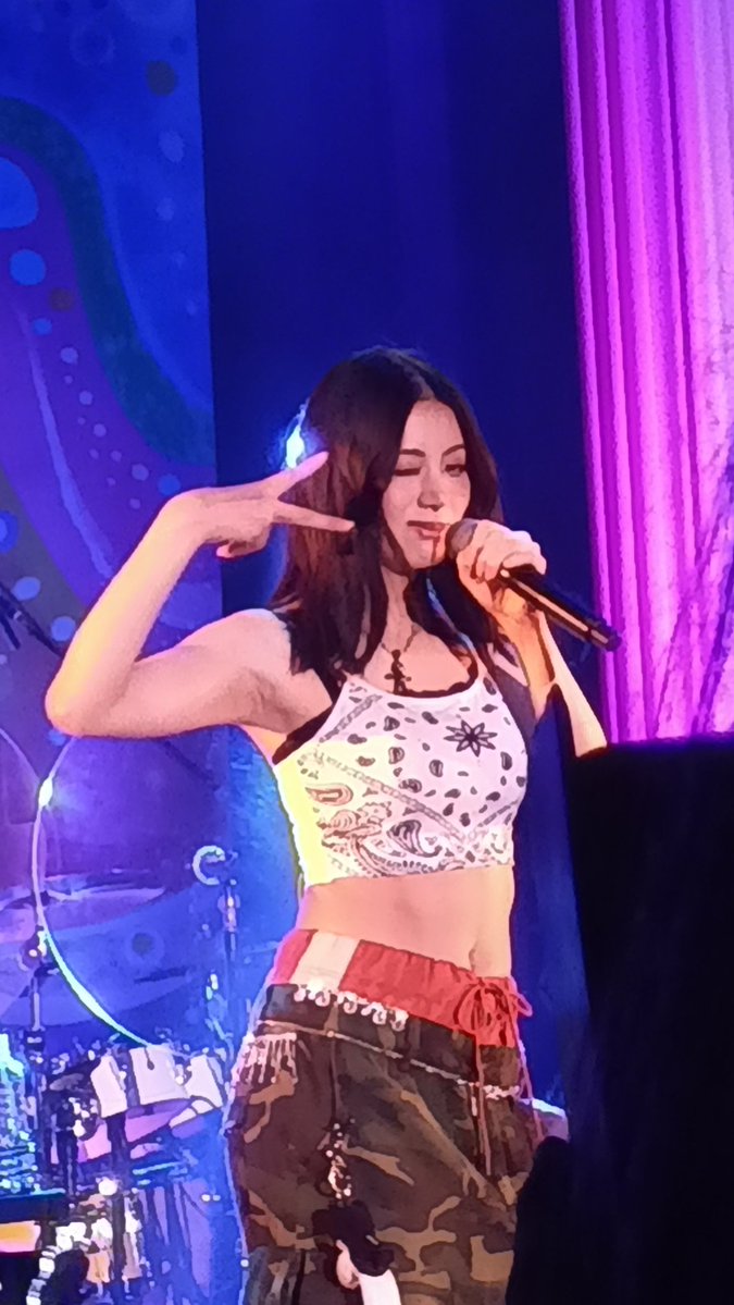 t_s_3838's tweet image. 今日のエライザ様のライブ、一部撮影🆗でした😆✌️
#ELAIZALIVE2025