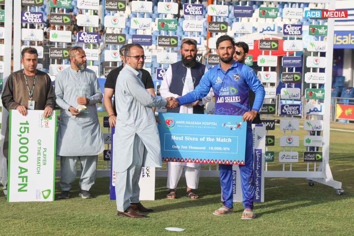 ACBofficials's tweet image. The Award Winners this Afternoon: 🏅
Etisalat PoTM - @AzmatOmarzay 3/31 (4) & 18 (12)
Azizi Bank Game Changer - Imran Mir 38 (25)
Milat Steel Stylish Player - @RahmatShah_08 52 (33)
Amir Hajizada Most Sixes - Hassan Eisakhil (3 Sixes)
#Shpageeza | #SCLX | #XBull | #Etisalat
