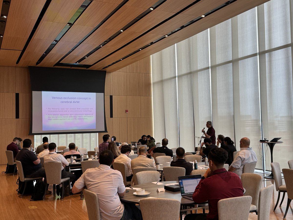 TareqKass's tweet image. One more day of CHICAGO!!!
Dr. Mohamed presenting venous embolization of AVM!!
@Thindmints