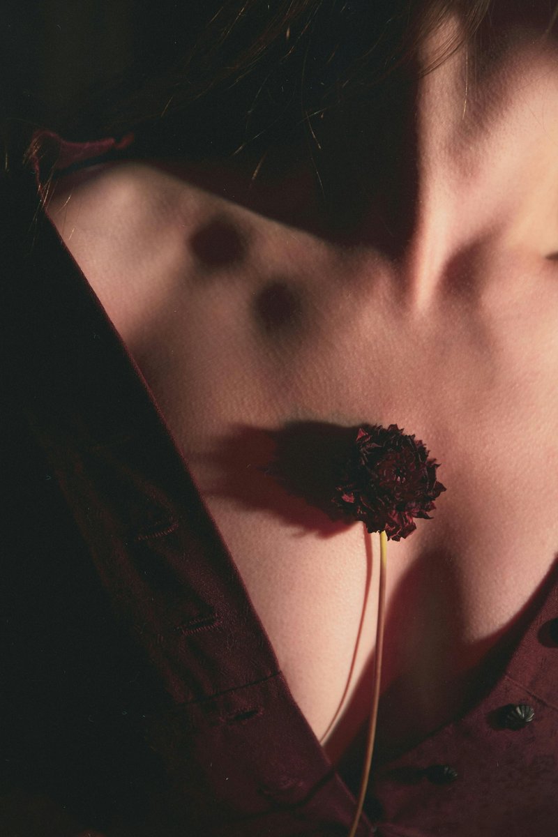 KayTPoems's tweet image. scorching pulse
your open mouth against
my ribcage. warm tongue.
you taste each thumping
heartbeat and kiss the flavor
onto my lips.
~K.T.
#poem #poetry #poet #writer #writingcommunity #blackpoet #kaytpoems #loveletters