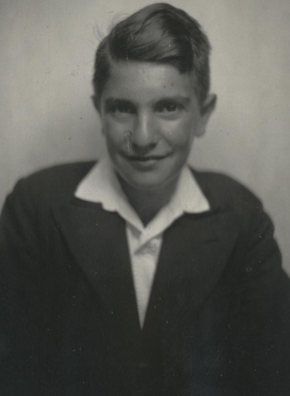 auschwitzxhibit's tweet image. His name was BEDŘICH BRUMLÍK.
Before his deportation, BEDŘICH lived in Vysokomýtská 19, Prague. He was first transported by train from Prague to Theresienstadt Ghetto, where he survived from 20.11.1942 to 20.01.1943. On this date he was sent to #Auschwitz, where he was killed.