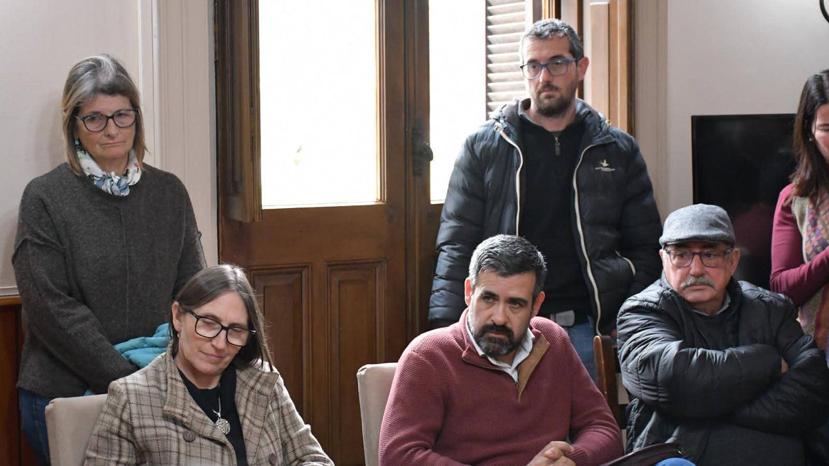 comuna33's tweet image. Intendente Departamental recibió a la Ministra de transporte Lucia Etcheverry. 
Estuvieron presentes además la Diputada por el partido nacional Dra. Mónica Pereira y el diputado por el FA Nino Medina. 
#GobiernodeTreintayTres