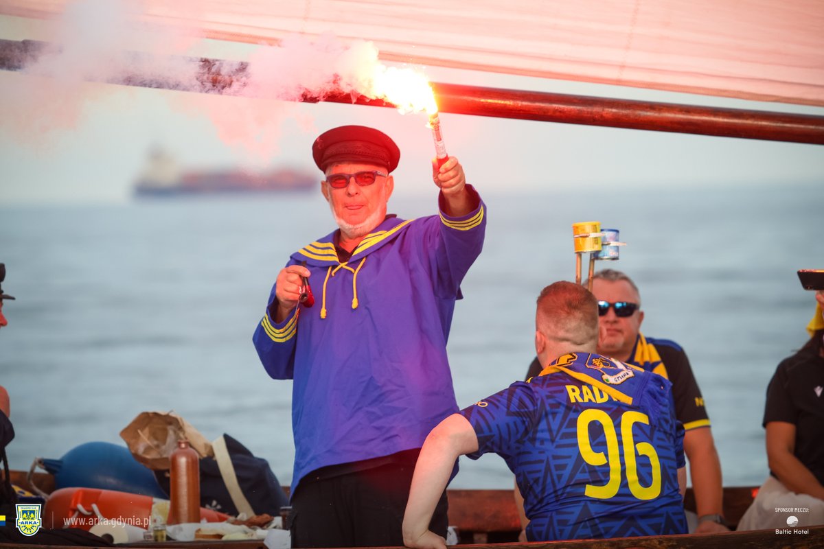 ArkaGdyniaSA's tweet image. Przypłynąć na mecz, niemała rzecz. 😎

𝐋𝐔𝐃𝐙𝐈𝐄 𝐌⚓️𝐑𝐙𝐀