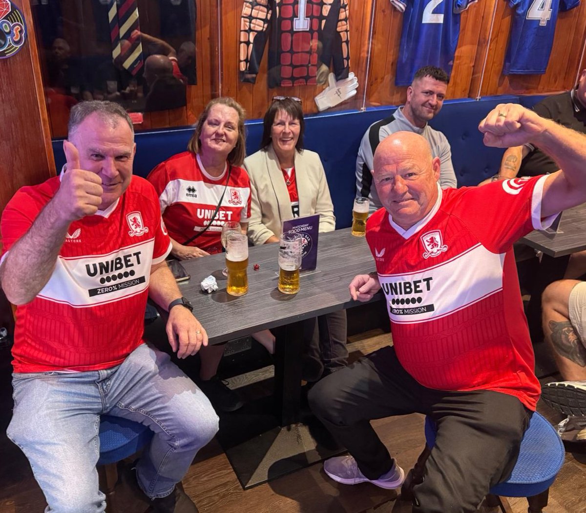 OswaldsBar's tweet image. Great to have the Middlesbrough fans joining us to celebrate our Gazza day..a legend at both our clubs 🤝🔵🔴