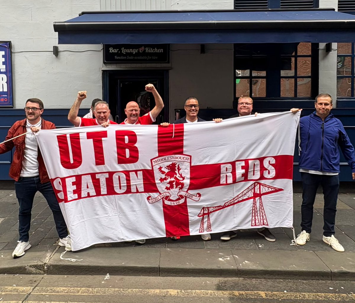 OswaldsBar's tweet image. Great to have the Middlesbrough fans joining us to celebrate our Gazza day..a legend at both our clubs 🤝🔵🔴