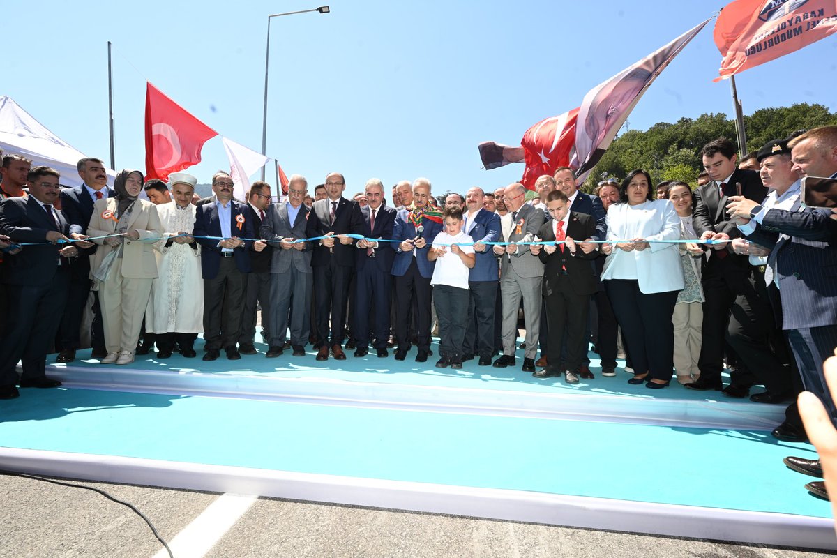 Ulaştırma ve Altyapı Bakanımız Sayın Abdulkadir Uraloğlu’nun katılımlarıyla Doğancı Tüneli'nin açılışını gerçekleştirdik.

Sadece dağ ilçelerimizin değil, Güney Marmara'nın da ulaşımına büyük katkı sunacak olan toplam 2.344 metre uzunluğundaki Doğancı Tüneli hemşehrilerimize