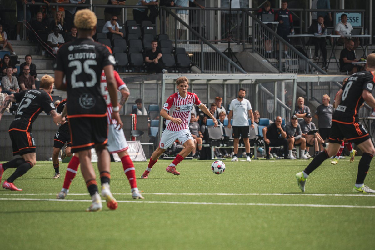 aabsportdk's tweet image. Remis efter sen Hillerød-udligning
Lørdagskampen ude mod Hillerød Fodbold endte trods føringsmål af Kelvin John og Marc Nielsen 2-2 efter et AaB-selvmål i tillægstiden.
Find kampreferatet: aabsport.dk/nyheder/2025/j…
#SammenOmAaB #AaB #SuperAaB