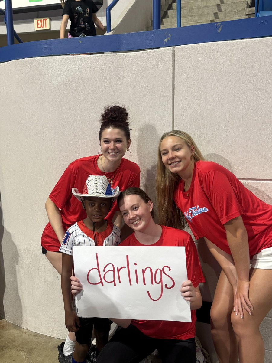 LATechWBB's tweet image. Had a great time helping with the opening ceremony for the 50th Dixie Softball World Series.
Good luck to all the teams this weekend
#BarkLouder #LoveandServe 🩵❤️