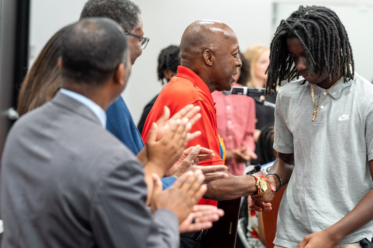 RichlandSC's tweet image. YOUTH EMPOWERMENT. County leaders joined with Columbia Urban League President J.T. McLawhorn Jr. and others Friday to celebrate the latest group of students to complete the CRFD Youth Empowerment Academy, a 2-week summer program for high school students.
#RichlandCountySC