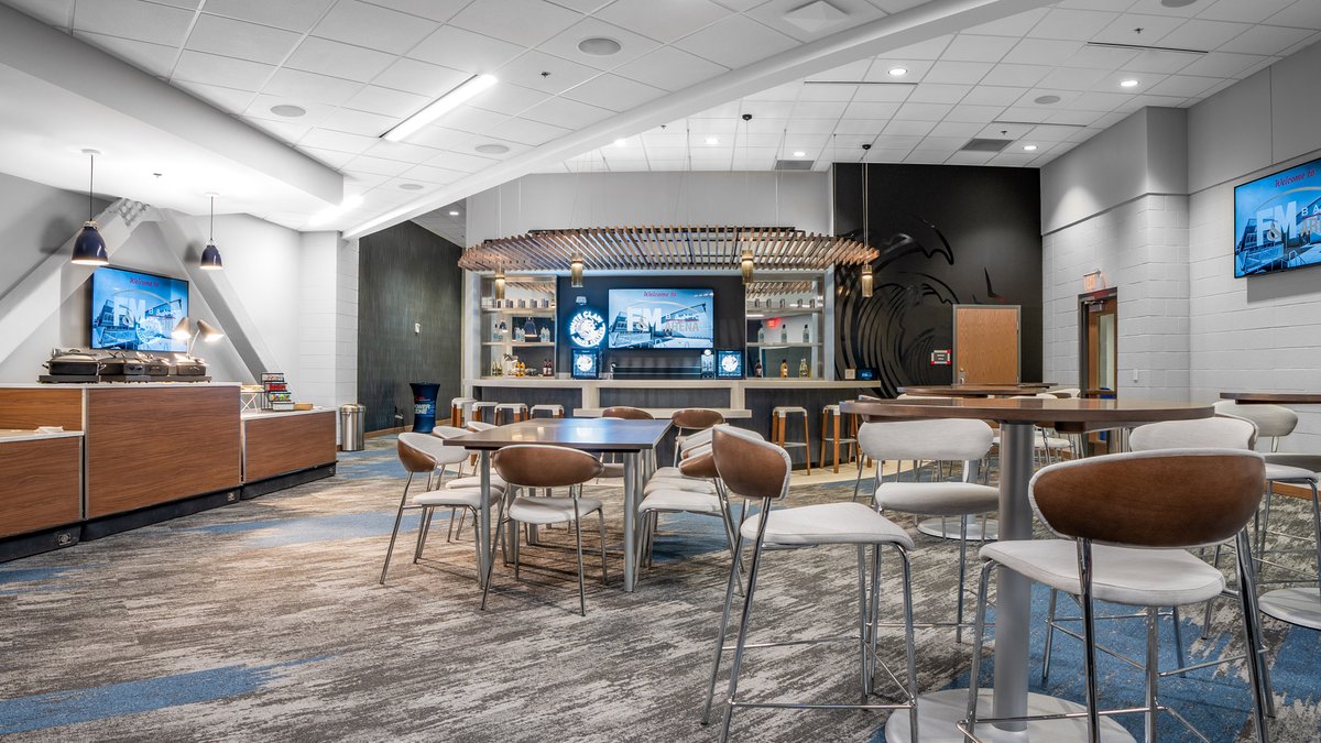 FMBankArena's tweet image. Did you know? First-row, on-the-glass tickets for the Nashville Predators Third Annual Gold Star Showcase come with exclusive White Claw Lounge access! Enjoy all-you-can-eat food, plus beer, wine, and select spirits in a private event-level lounge.
🎟️ ow.ly/RVkI50WvwnW