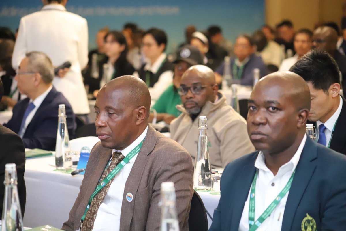ZBCNewsonline's tweet image. ZIMBABWE and China have signed a Memorandum of Understanding (MoU) to collaborate in the areas of wetland, forestry and grassland management, a significant step forward in global environmental co-operation.
zbcnews.co.zw/zim-china-mou-…