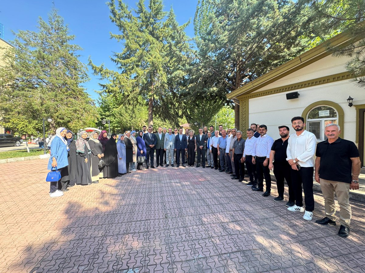 Güçlü Teşkilatımızla; Sahada, gönülde, her alanda varız. Durmak yok, yola devam. ✅

Omuz omuza yürüdüğümüz dava arkadaşlarımızla Tokat İl Danışma Meclisi Toplantımızı gerçekleştirdik.

Genel Başkanımız ve Cumhurbaşkanımız Sayın Recep Tayyip Erdoğan’ın liderliğinde; mazlumların