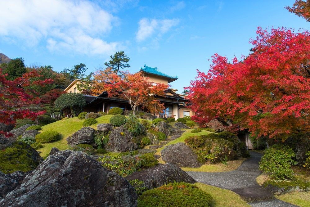 ELLEDECOR_Japan's tweet image. デザイン好きが行くべき、1泊2日・箱根トラベルガイド
bit.ly/4o4Uawv
都心からもアクセスがよく、何度でも訪れたくなる「箱根」。今回は、インテリアが美しいホテルやカフェ、神社、アートなど『エル・デコ』が厳選したスポットを、おすすめの過ごし方別にモデルコースでご案内。