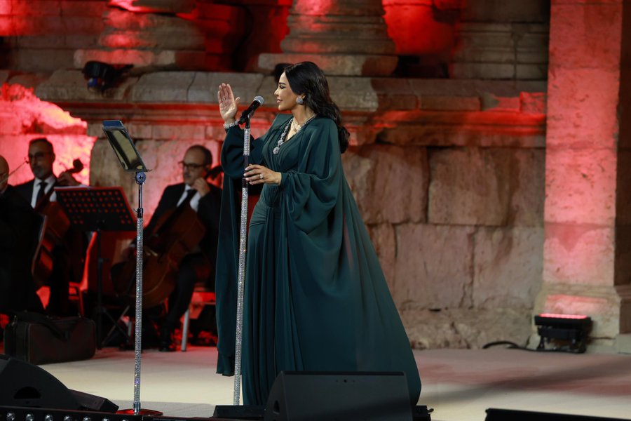 CelebMiddleEast's tweet image. Queen @AhlamAlShamsi, captivated the audience at the @JerashFestival in Jordan with an exceptional musical performance.
The concert witnessed a large turnout and enthusiastic interaction, marking one of the most remarkable nights of the festival’s artistic program😍
#احلام_في_جرش
