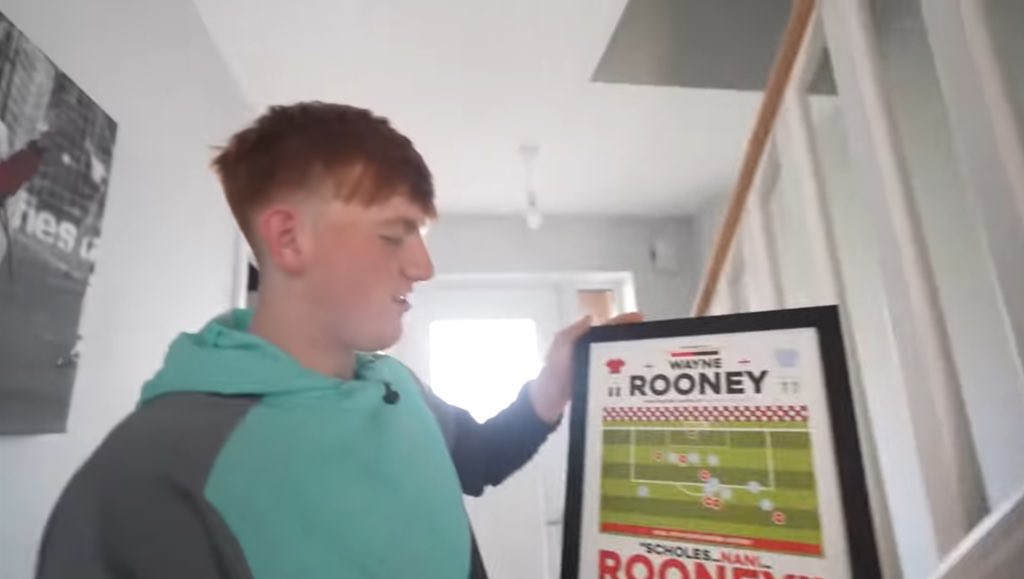 MezzalaDesigns's tweet image. ⭐️HALL OF FAME⭐️
Massive fans of our MUFC @MezzalaDesigns Prints owned by Popular UK YouTuber @angryginge13🇾🇪
Thank you to @KonTweets for having it in your video🙌
➡️ mezzaladesigns.co.uk