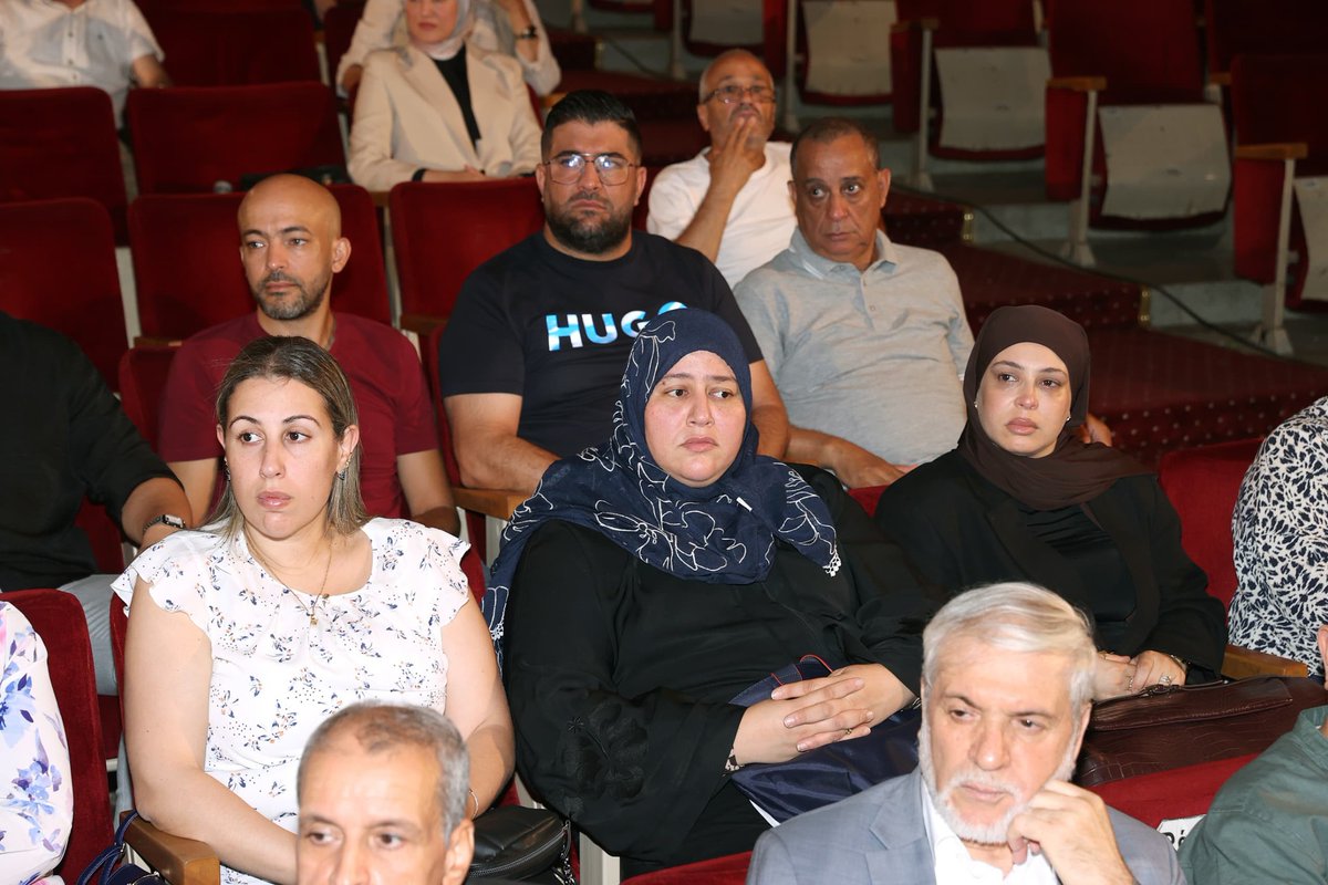 radioalginter's tweet image. 🔴وزير الاتصال يشارك في تأبينية الصحفي الراحل علي ذراع
🔗shorturl.at/HeNqH