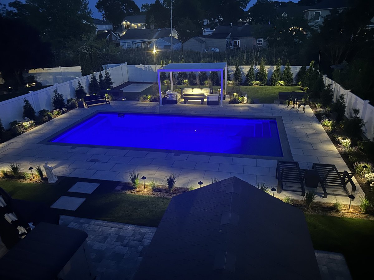 The perfect blend of sleek design and total relaxation 🌿
This backyard paradise by Dakota Pools is everything summer dreams are made of—featuring modern pavers, soft turf, and a resort-style pool. Who’s ready to dive in? 👇

#BackyardGoals #CambridgePavers #ModernPatio