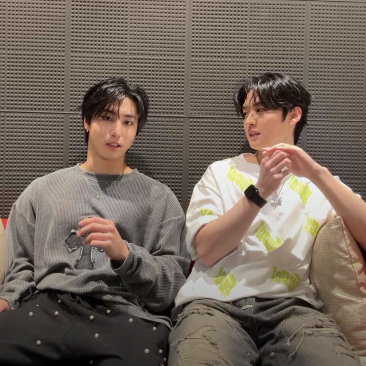 yslcheol's tweet image. minsung live core is just lee know and han jisung fond gazing each other while the other one yaps