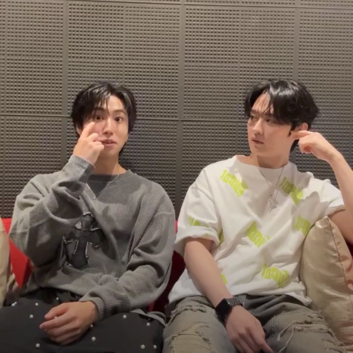 yslcheol's tweet image. minsung live core is just lee know and han jisung fond gazing each other while the other one yaps