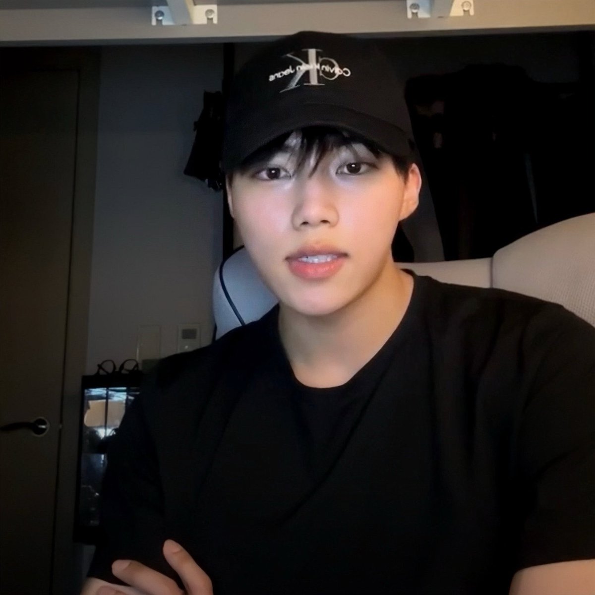 miracle_w05's tweet image. 오늘 약간 데뷔초 얼굴 보였어