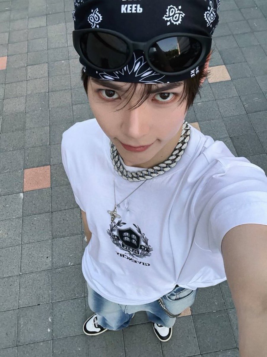 hee_kive's tweet image. 냥춘기 온거같은 햄냥이 넘뮈쭈아….말랑카우팔뚝에 타투 잘보이는것까지 완벽하시다…🤤