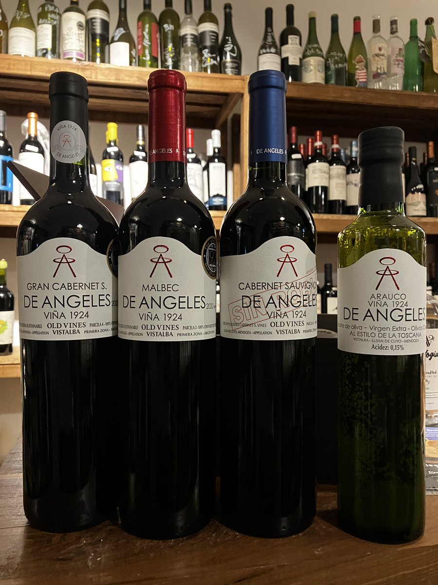 Paladar Noir 🐶🍷 (@paladar_noir) on Twitter photo Llegó <a href="/DeAngeles1924/">DE ANGELES @VISTALBA</a> a Paladar Noir:
- Gran Cabernet Sauvignon
- Cabernet Sauvignon sin roble
- Malbec “angelito”
Y si querés te llevas el aceite de oliva que es uno de los mejores de Mendoza.
Hoy abrimos de 11–14 hs (y hay veredita, venite) Llegó <a href="/DeAngeles1924/">DE ANGELES @VISTALBA</a> a Paladar Noir:
- Gran Cabernet Sauvignon
- Cabernet Sauvignon sin roble
- Malbec “angelito”
Y si querés te llevas el aceite de oliva que es uno de los mejores de Mendoza.
Hoy abrimos de 11–14 hs (y hay veredita, venite)