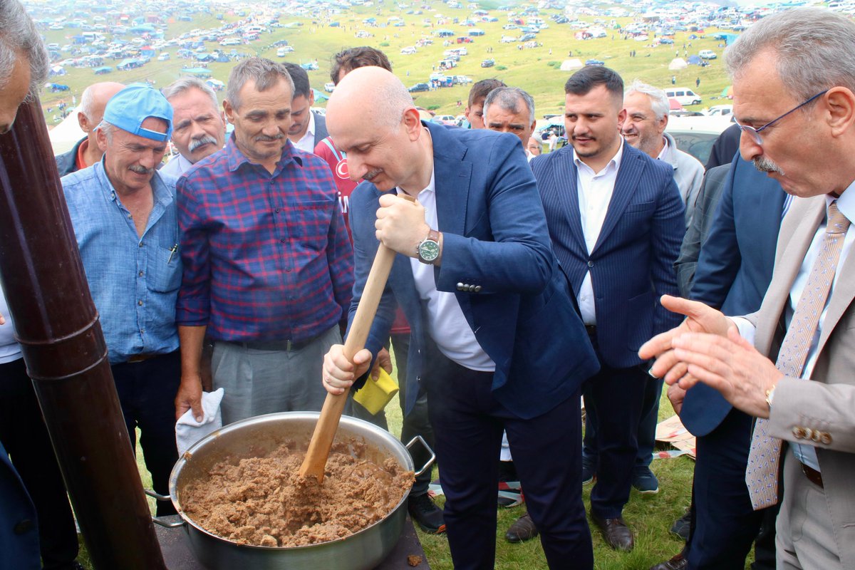 61hemensimdi's tweet image. 204. Geleneksel Sis Dağı Kültür Şenlikleri, TBMM Bayındırlık, İmar, Ulaştırma ve Turizm Komisyonu Başkanımız, Trabzon Milletvekilimiz Sn. Adil Karaismailoğlu’nun katılımlarıyla gerçekleştirildi.
Bizi biz yapan değerleri korumaya, nesilden nesle aktarmaya devam edeceğiz.