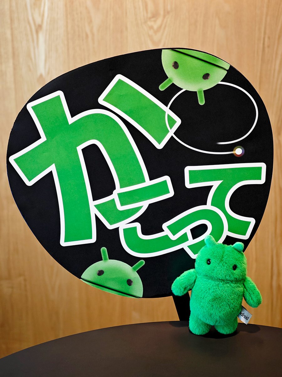 明日の MV 公開に備えて応援うちわを作りました。すでに画面前で待機し