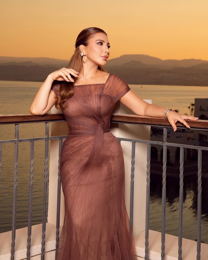CelebMiddleEast's tweet image. بإطلالة رائعة وإحساس جميل ... أشعلت أصالة نصري الأجواء في أمسية طربية مميزة ضمن فعاليات مهرجان "أمواج العقبة" في الأردن، حيث قدّمت باقة من أجمل أغانيها وسط تفاعل جماهيري لافت وحضور حاشد.
#اصاله_في_العقبه