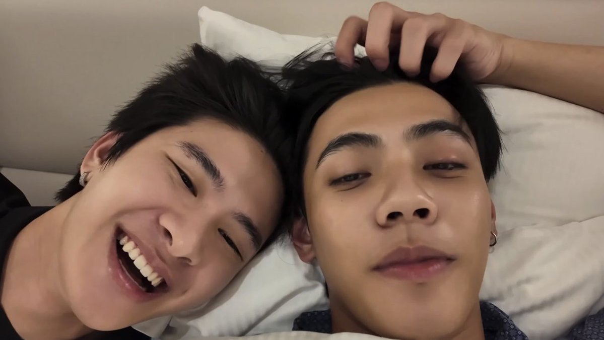 bunienice's tweet image. อ่อวฉองหนุ่ม 🐕🦮 เขานอนด้วยกัน ส่วนหนุ 🐈⬛ ว้าวว ว้าววว ห้องเดี่ยวอะค้าบบทุกคนน 😆 ผมชอบทิสุดในการมาห้องคือการจัดของ พารีวิวให้ดูทุกมุมจัดเรียบร้อยมีฟามสุขมากหรอลูก5555555