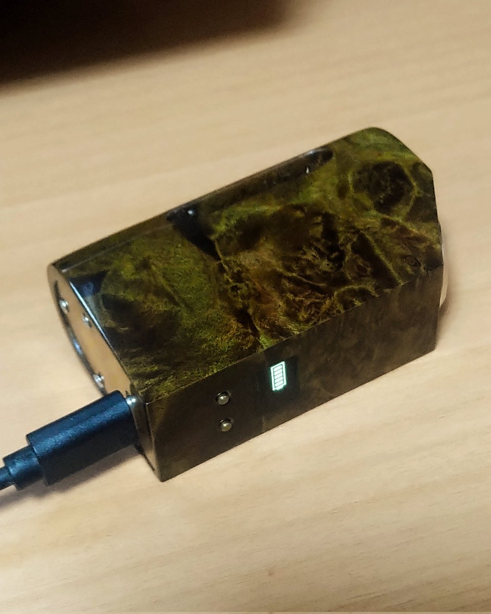 ntosi9's tweet image. 充電ステンバーイ😀
#ecig