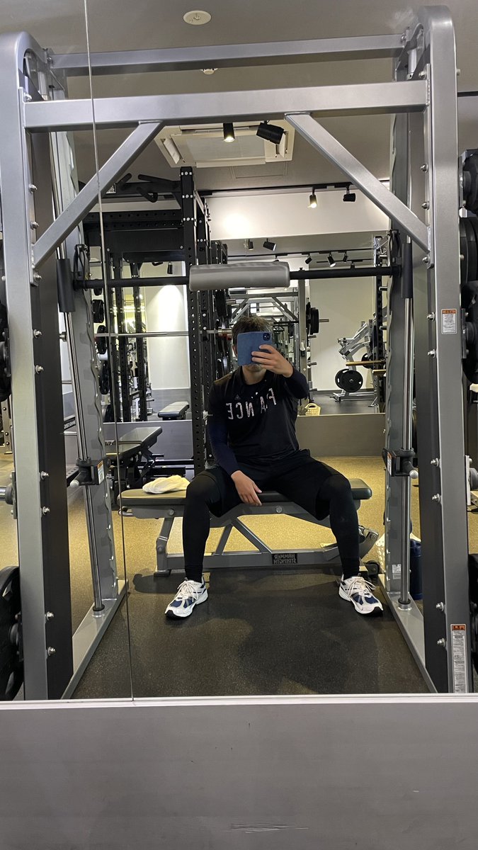 gema0613's tweet image. 【ジムトレ75回目/年】
今日は仕事終わりに鍛えてきました💪
筋トレ最高です✨
ただ週5で働いた後のジムはキツイ!
疲れが溜まると良いパフォーマンスができないので、しっかり休みたいと思います
#でぃちゅん
#queen810