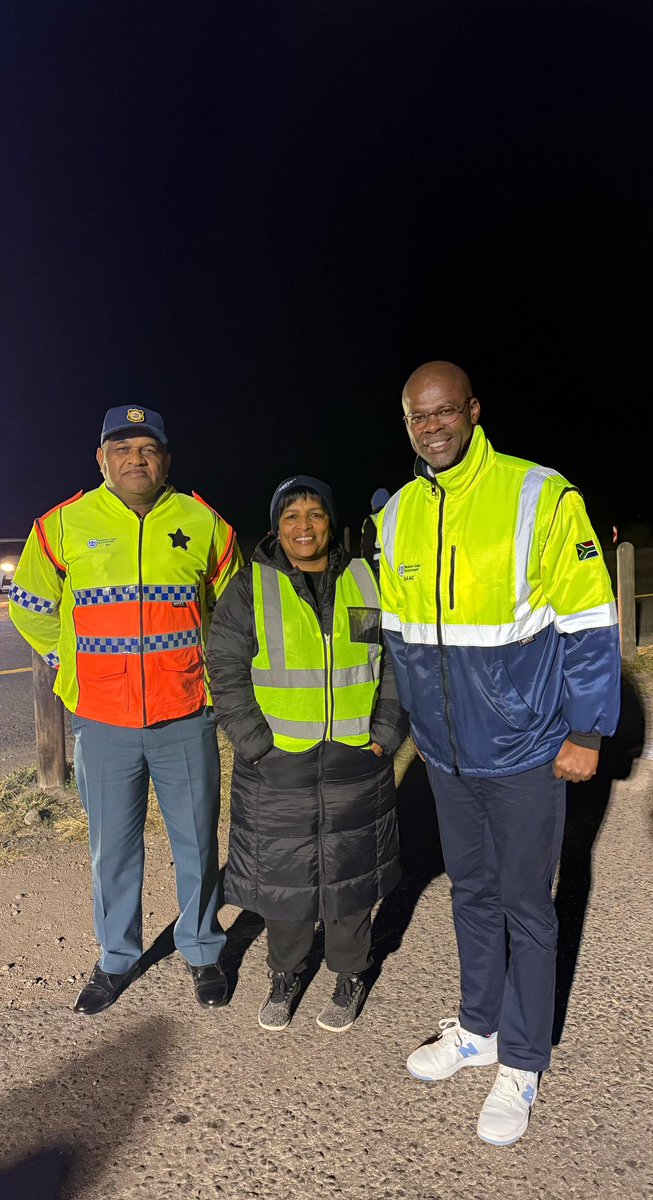 IsaacSileku's tweet image. Last night into the early hours, I joined our Provincial Traffic Officers on the N1 in Beaufort West, putting road usersโ safety first. ๐โ
No drinking and driving.
No speeding.
No shortcuts.
Together, we can make our roads safer for all. ๐ฃ๏ธ๐
#DriveResponsibly
