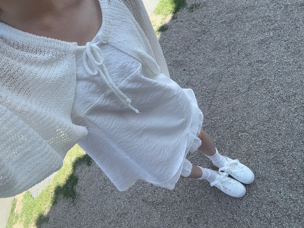 choluckygal's tweet image. 새옷을입고
하나둘셋
폴쨕