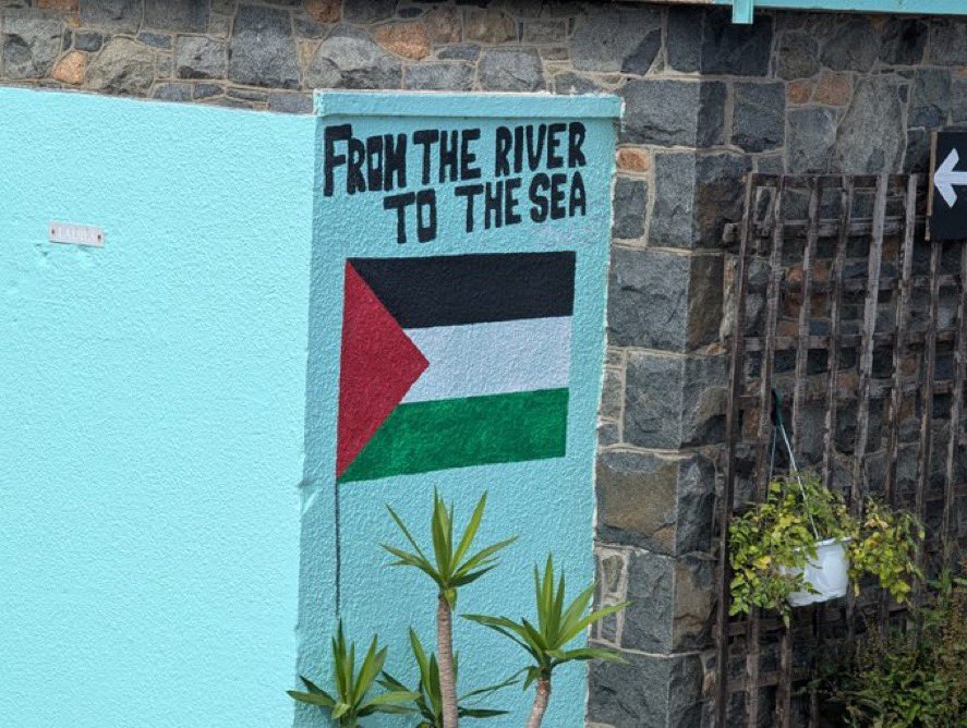 TheOnlyGuru's tweet image. #guernseyci 🇬🇬
What on earth is going on at L’Ancresse?
This is @Govgg owned land.
This is what tourists and patrons see.
Surely antisemitic rhetoric and slogans cannot be acceptable?
This is today.
Do you know anything @guernseyliz14 @RobCurg @JaneMeRoper @Nickleh?