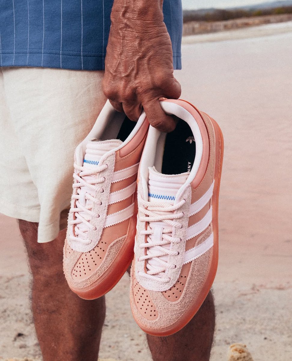 SneakerDropWW's tweet image. ad: ADDING STRAIGHT TO CART ‼️ Bad Bunny x adidas Gazelle Indoor 'Cabo Rojo'
BUY HERE -> footlocker.8s4u9r.net/e12RLz