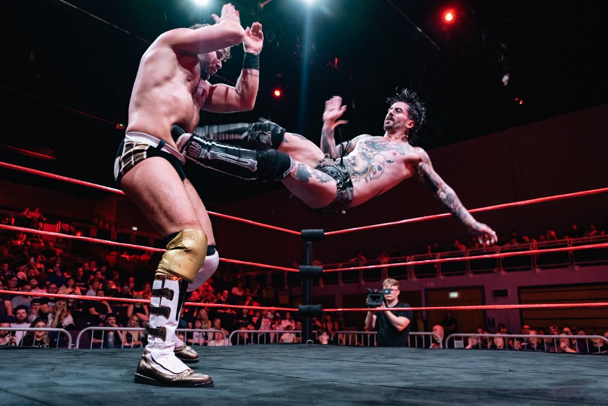 BritWresRev's tweet image. The VIVA LA REVOLUTION Main Event saw NATHAN CRUZ defeat SCOTTY RAWK to become the new BWR World Champion.
Scotty attempted some of his old tricks which had worked in the past: assaulting officials and calling on the rest of Violence Party for help.
But when Turner, Rose, &…