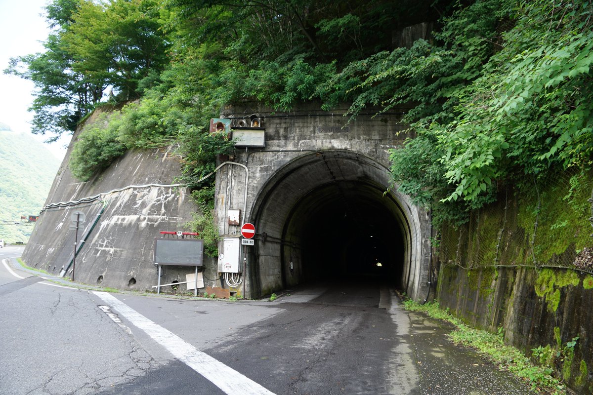 ToyPoodle439's tweet image. 工事が始まった、国道158号入山隧道。
奈川渡改良、新入山トンネル工事。
現在は、法面補強工事が行われています。