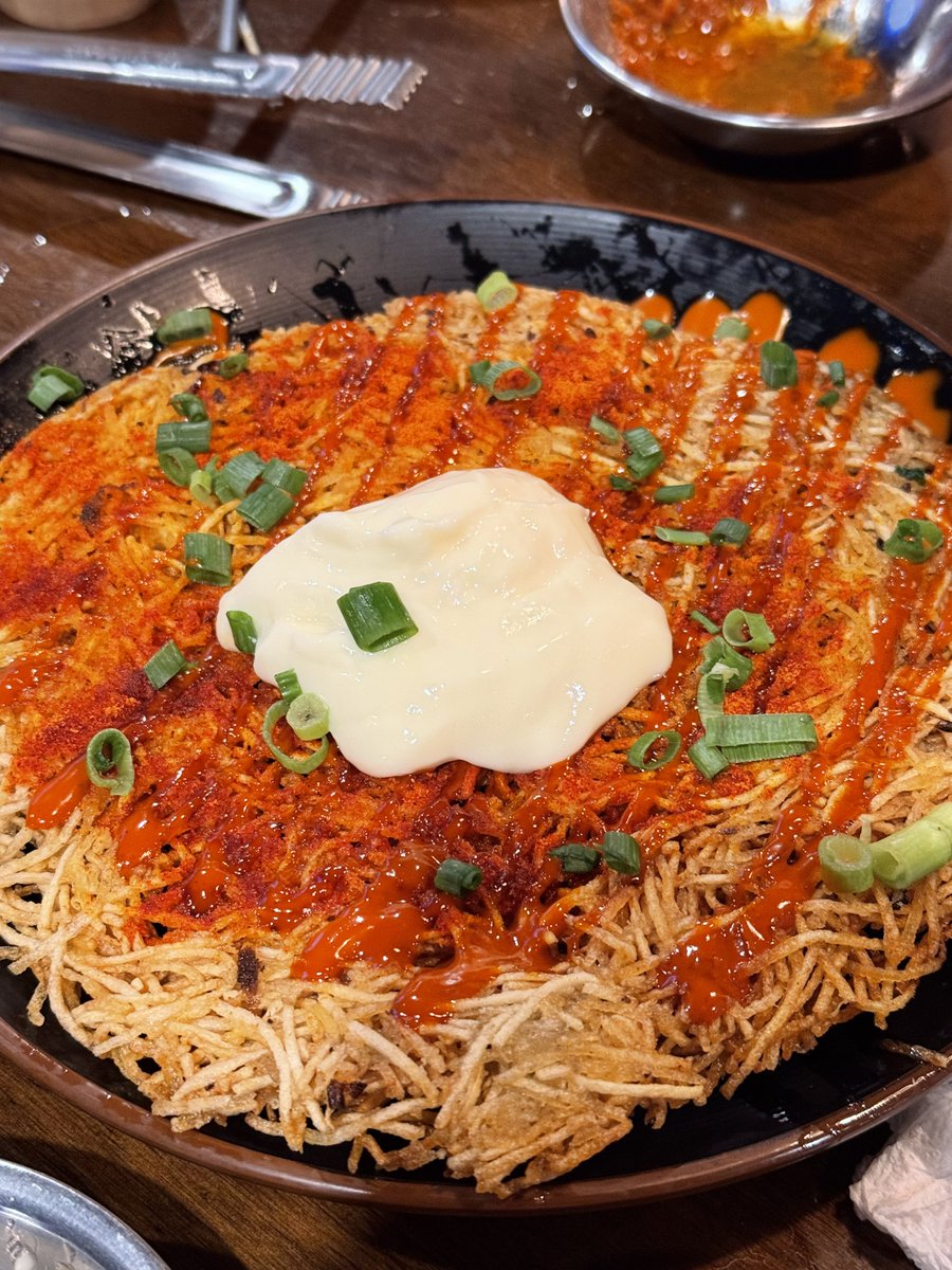 dudwndtkfkd's tweet image. 오늘 너구리소굴 트칭들과 빵준으로 접수하고 왔서요
치폴레크림치즈감자전이 맛있듬 맥도날드맛이남
