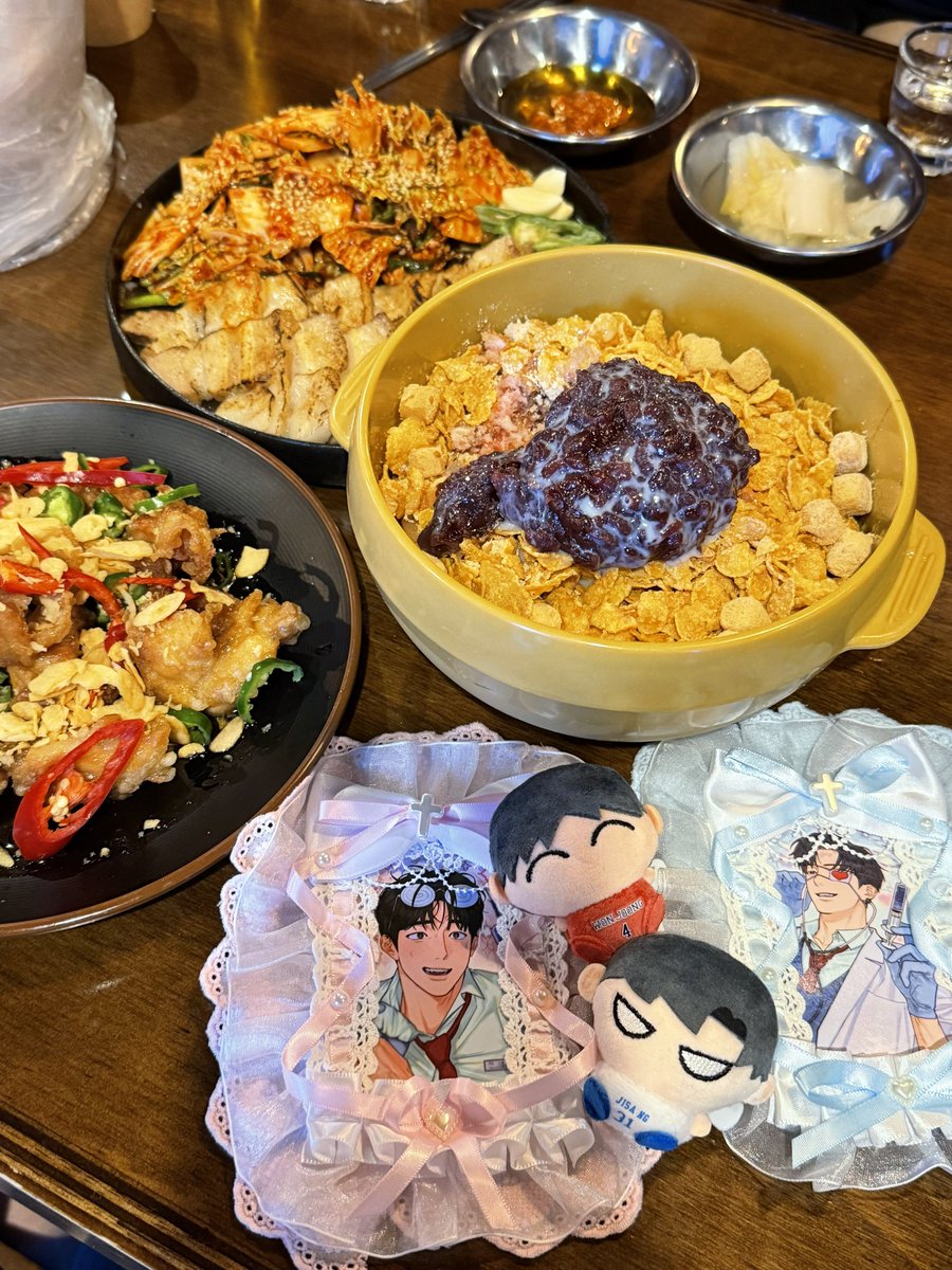 dudwndtkfkd's tweet image. 오늘 너구리소굴 트칭들과 빵준으로 접수하고 왔서요
치폴레크림치즈감자전이 맛있듬 맥도날드맛이남