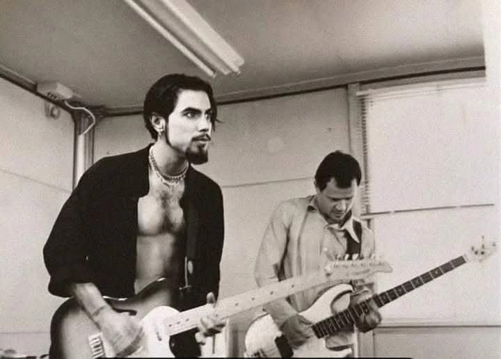 ChiliPeppersArg's tweet image. ✳️ El 26 de julio de 1997, hace exactamente 28 años, Red Hot Chili Peppers se presentó en el Fuji Rock Festival celebrado en Yamanashi, Japón 🇯🇵
🎸 Este show iba a ser el primero de una gira por Asia, pero finalmente sería el único ya que el resto de la gira se canceló y fue el…